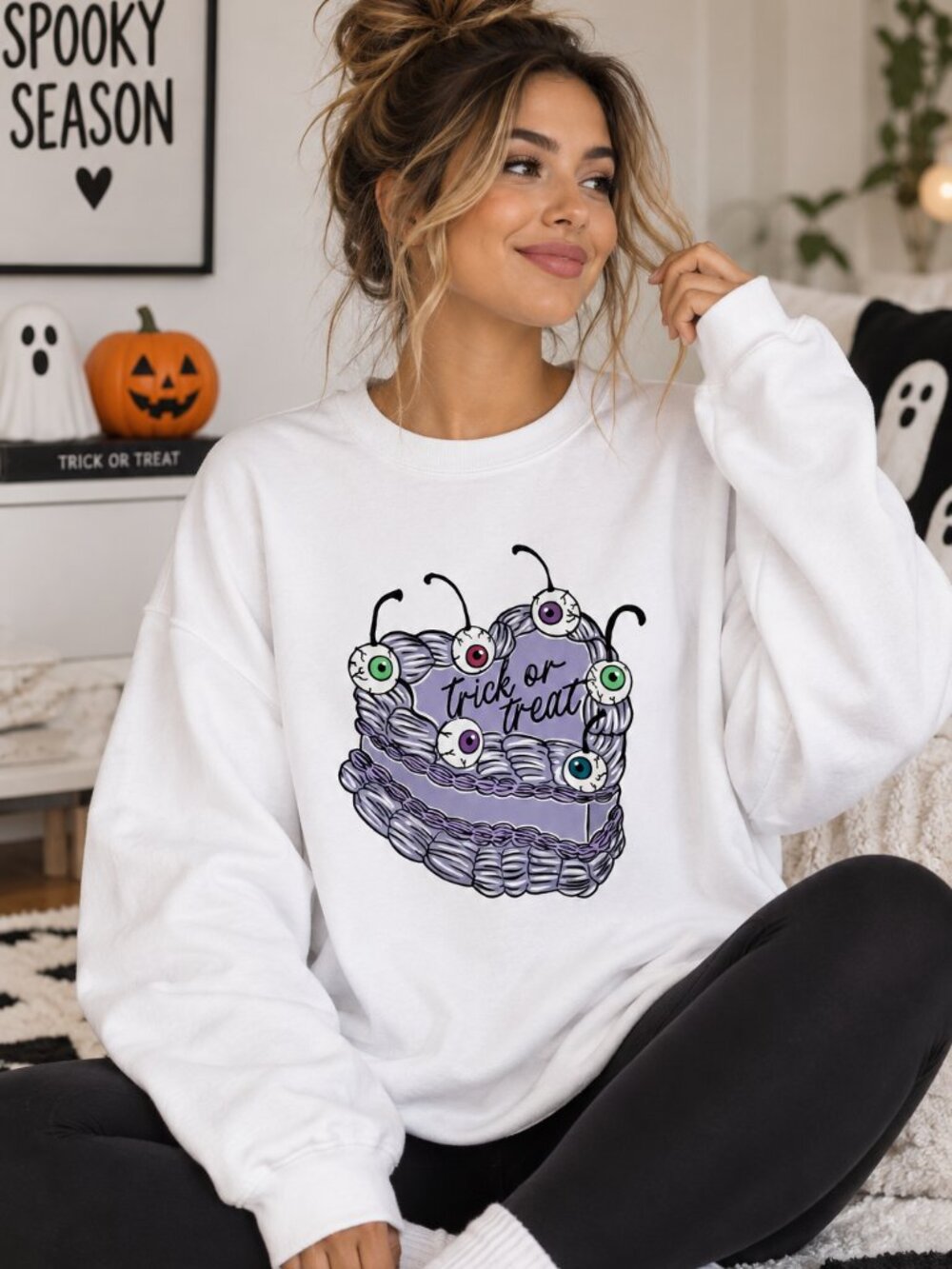 Hyde & EEK Halloween Trick or Treat Cake Sweatshirt Womens M Oversized Eyeball